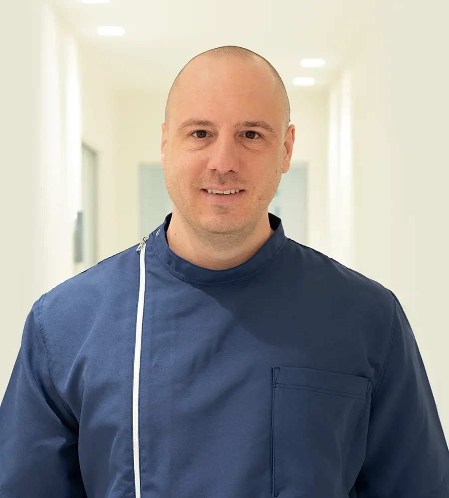 Studio dentistico Manes Sanremo - Dott. Mattia montepietra